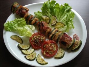 Brochettes de poulet et champignons aux épices Cajun