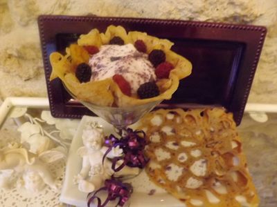 Crêpes dentelle mangue & crème violette : Recette facile et savoureuse