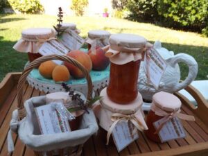 Confiture de pêches et abricots au basilic "cannelle"