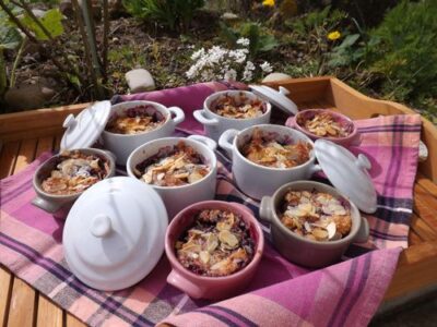 Gratins de pommes, poires et cassis aux amandes : Recette facile et savoureuse