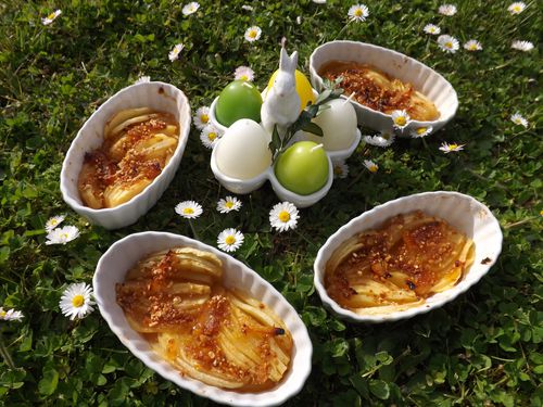 Pomme au four savoureuse à la confiture d'orange maison et pralin