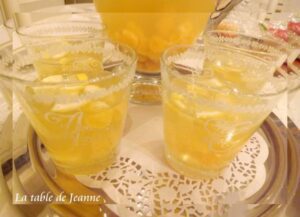 Sangria blanche aux agrumes et parfumée au sirop de fruits de la passion