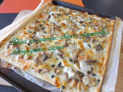 Pizza Savoureuse au Chèvre, Saumon Fumé et Mozzarella