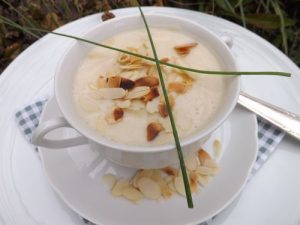 Crème de chou-fleur au lait d'amande en 7 étapes