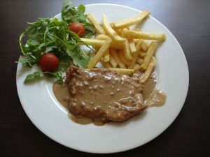 <strong>Escalopes de volaille à la crème de cassis, moutarde et pain d'épices</strong>