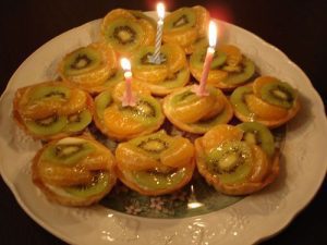 Tartelettes d 'anniversaire aux kiwis et clémentines