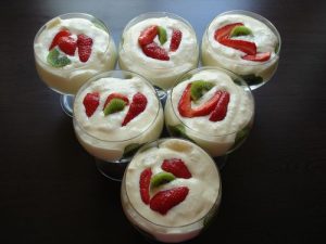 Tiramisu aux fraises et kiwis en 10 étapes