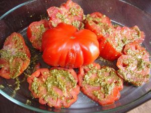 <strong>Tomates "coeur de boeuf" grillées au pesto</strong>