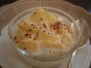 Crème de thon et sa meringue au piment d’espelette