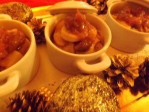 Petites cocottes de boudin blanc aux pommes et chutney de figues « maison »