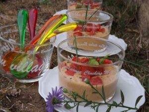 Verrine de thon à la catalane, concombre, fromage fondu et coulis de piment d’espelette