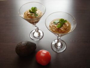 Panaché glacé à l’avocat et à la tomate