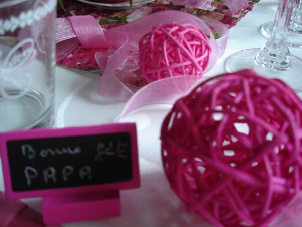 Idée de Table "Rose" Élégante et Facile pour la Fête des Pères !