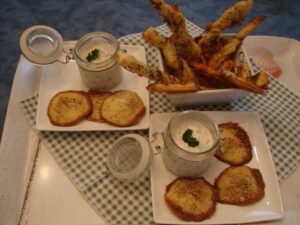 Tuiles au parmesan et sésame et verrines de rillettes de sardines