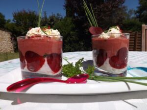 Petits coeurs de betterave sur sa crème au chèvre