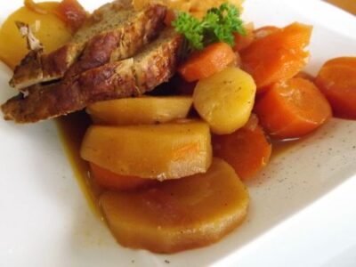 Filet Mignon de Porc Savoureux avec Légumes d’Hiver & Sauce Soja Orange Sanguine