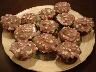 Cupcakes à la violette et cœur fondant de chocolat blanc | Recette facile et savoureuse
