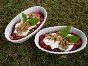 Compote de pommes, rhubarbe et framboises aux spéculoos