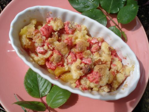 Pommes Poêlées au Beurre : Recette Facile et Savoureuse avec Crumble de Pralines Roses