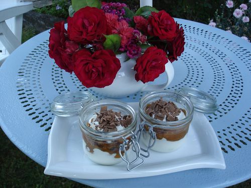 Verrines savoureuses : Mirabelles, fromage blanc & pralinoise facile