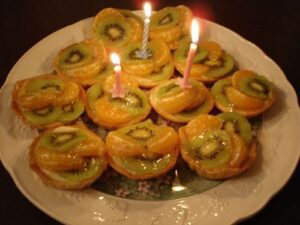 Tartelettes d ‘anniversaire aux kiwis et clémentines