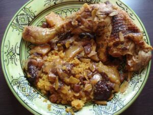 Tajine de poulet aux poires et fruits secs