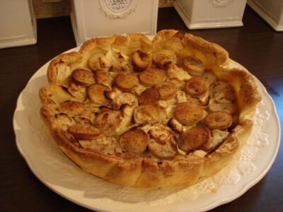 Recette Facile : Tarte au Boudin Blanc et Pommes Confit d’Oignons