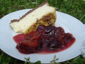 <strong>Cheesecake aux spéculoos et sa compote de prunes du jardin</strong>