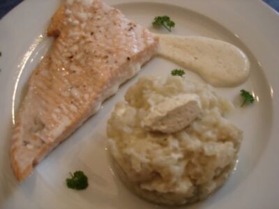 Recette facile : Filet de saumon et écrasé de topinambours au fromage frais ail et fines herbes