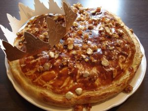 <strong>Galette des rois à la crème de noisettes, pommes et noisettes caramélisées</strong>