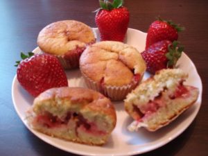 <strong>Muffins au thé matcha et aux fraises</strong>