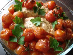 <strong>Pavé de saumon, tomates cerises, thym, huile d'olive et citron</strong>