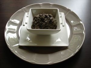 <strong>Tapenade noire au miel</strong>