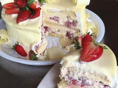 Gâteau Nest Milk Fraises : Recette Facile et Rapide